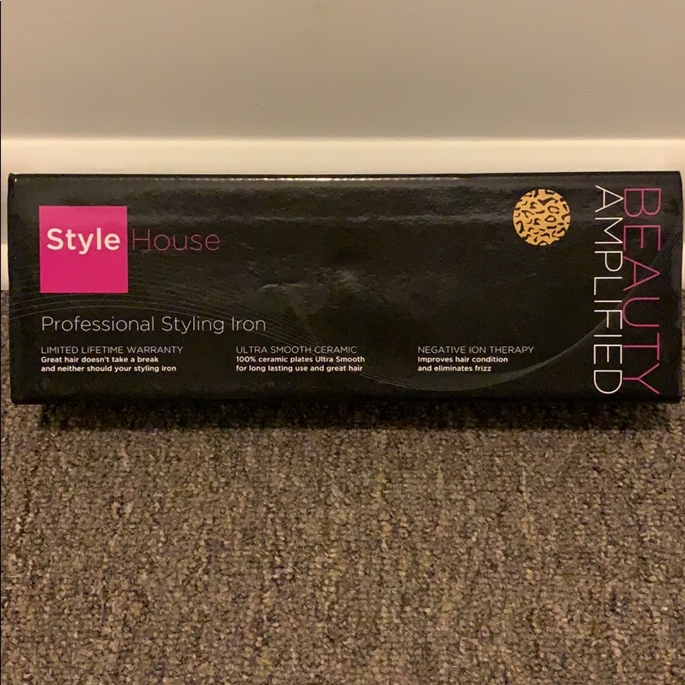 Style House Leopard Print Styling Iron